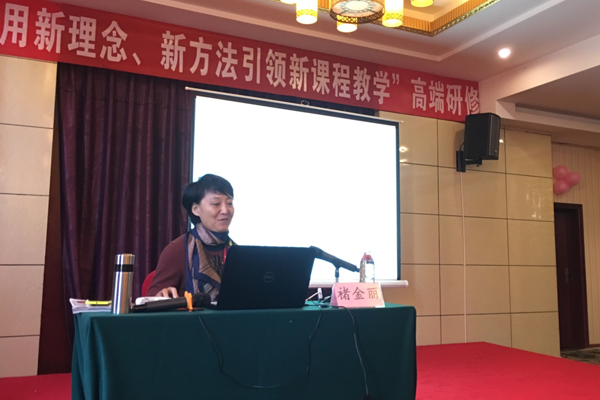 褚金丽老师在讲解语音规则