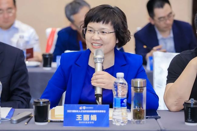 郑州外国语学校校长 王丽娟