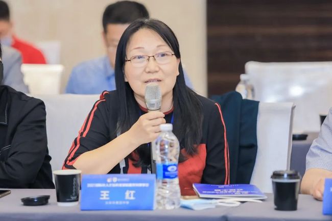 北京市第四中学党委书记 王红